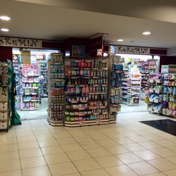 ドラックストア　コクミンドラッグ京王モールアネックス新宿店（ドラッグストア）まで525m