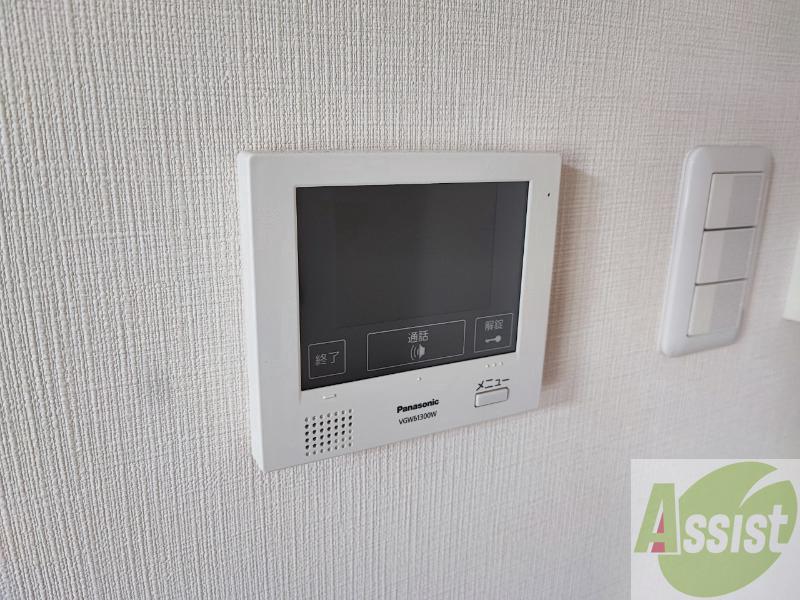 セキュリティ　ＴＶモニター付インターホンです。来客者の顔が見えるので安心！