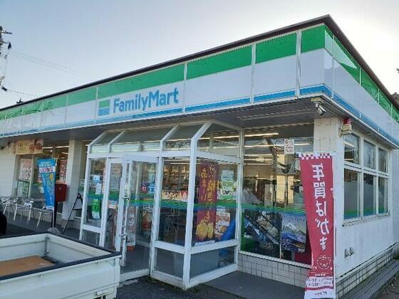 コンビニ　ファミリーマート富山八尾町店（コンビニ）まで604m