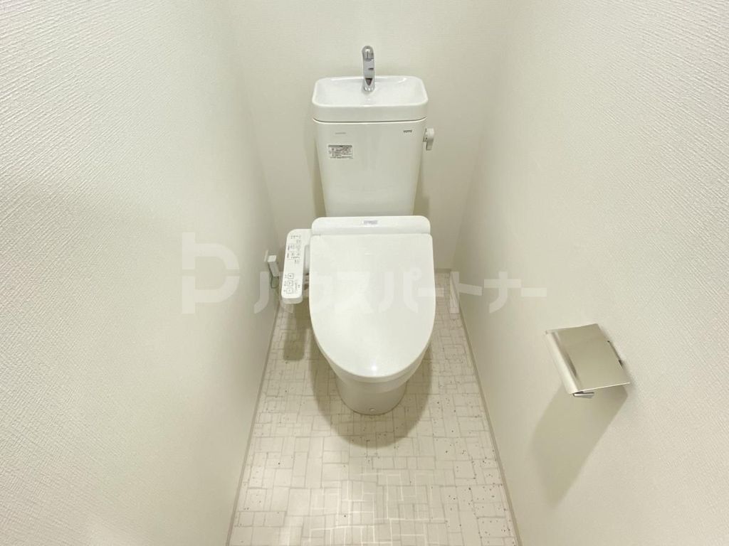 都営新宿線 森下駅 徒歩6分 10階建 築8年のトイレ写真