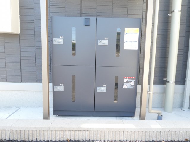 その他設備　不在時にも荷物の受取りが可能な宅配ボックスです。