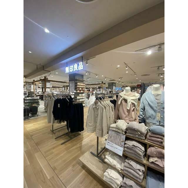 ショッピングセンター　無印良品LICOPA鶴見店（ショッピングセンター）まで396m
