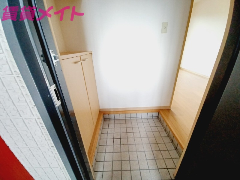 玄関　同型反転写真です。