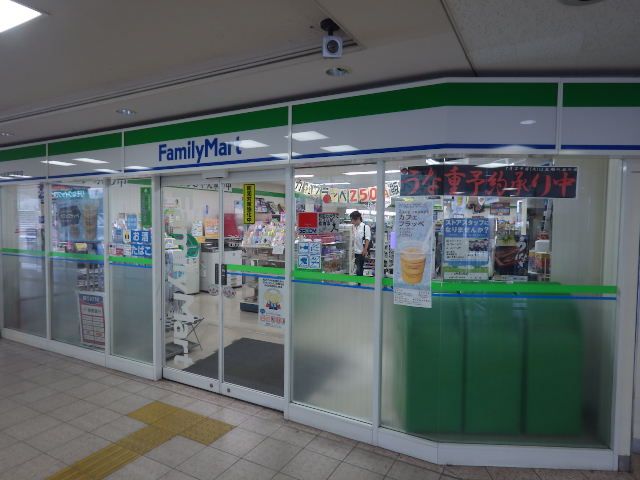 コンビニ　ファミリーマート 近鉄大和高田駅前店（コンビニ）まで724m