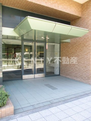 エントランス　落ち着いたエントランスです