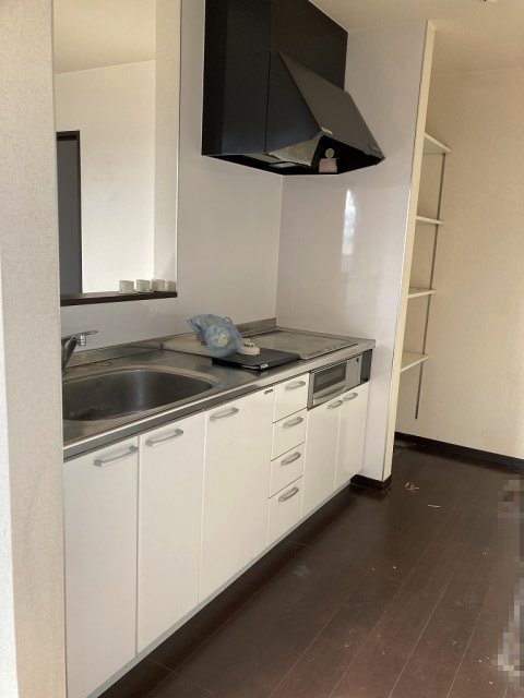 キッチン　修繕前の写真です。