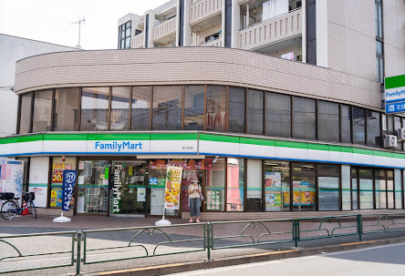 コンビニ　ファミリーマート 氷川台店（コンビニ）まで422m