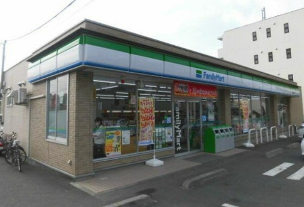 コンビニ　ファミリーマート 菊名駅東口店（コンビニ）まで1082m