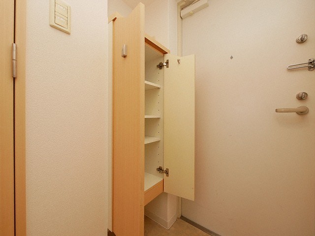 収納　イメージとして同マンション他部屋を表示しています