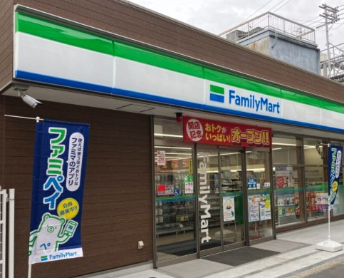 コンビニ　ファミリーマート小浦西五反田四丁目店（コンビニ）まで72m