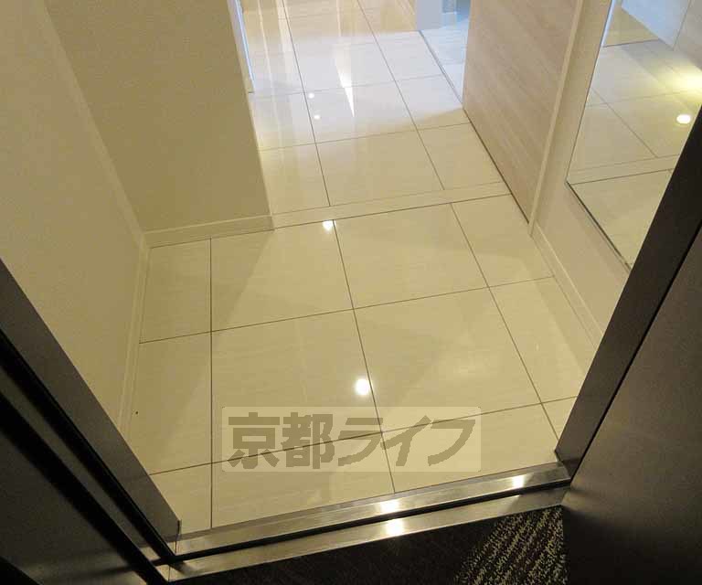 玄関　玄関はコチラです