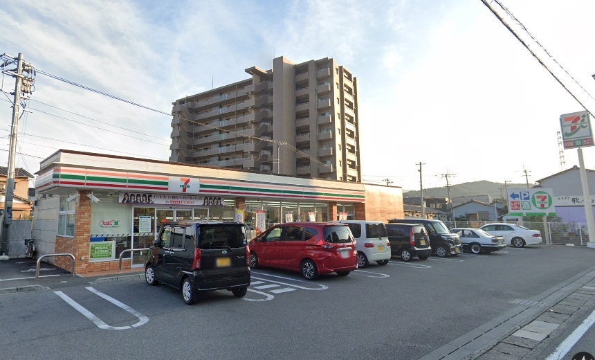 コンビニ　セブンイレブン徳島八万町下福万店（コンビニ）まで647m
