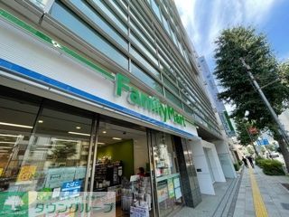コンビニ　ファミリーマート三田駅前店（コンビニ）まで20m
