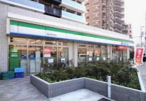 コンビニ　ファミリーマート東品川四丁目店（コンビニ）まで740m