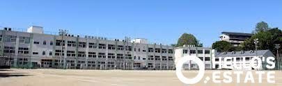 中学校　日野市立日野第二中学校（中学校）まで1010m