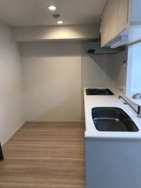 キッチン　同建物別部屋写真です