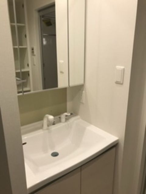 洗面設備　同建物別部屋写真です