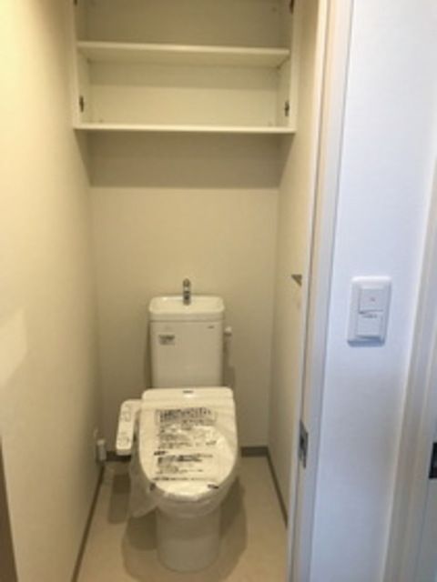 トイレ　同建物別部屋写真です