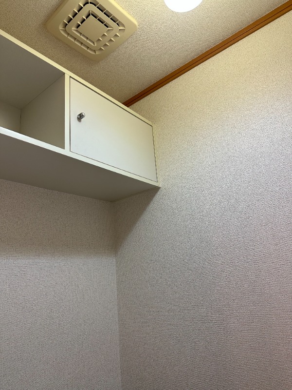 トイレ　トイレの棚は嬉しいです