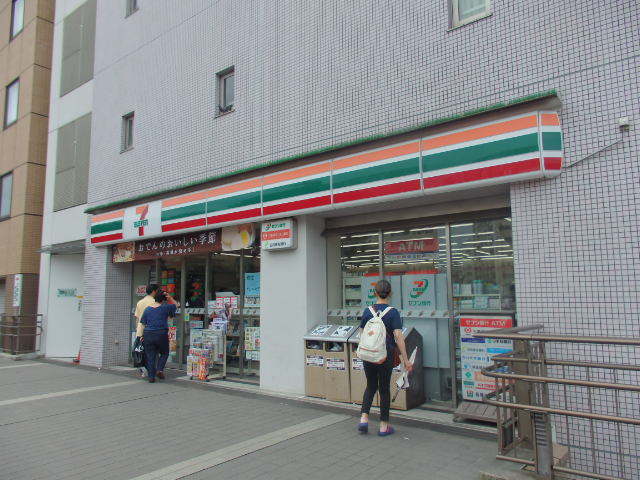 コンビニ　セブンイレブン三鷹駅南口店（コンビニ）まで940m