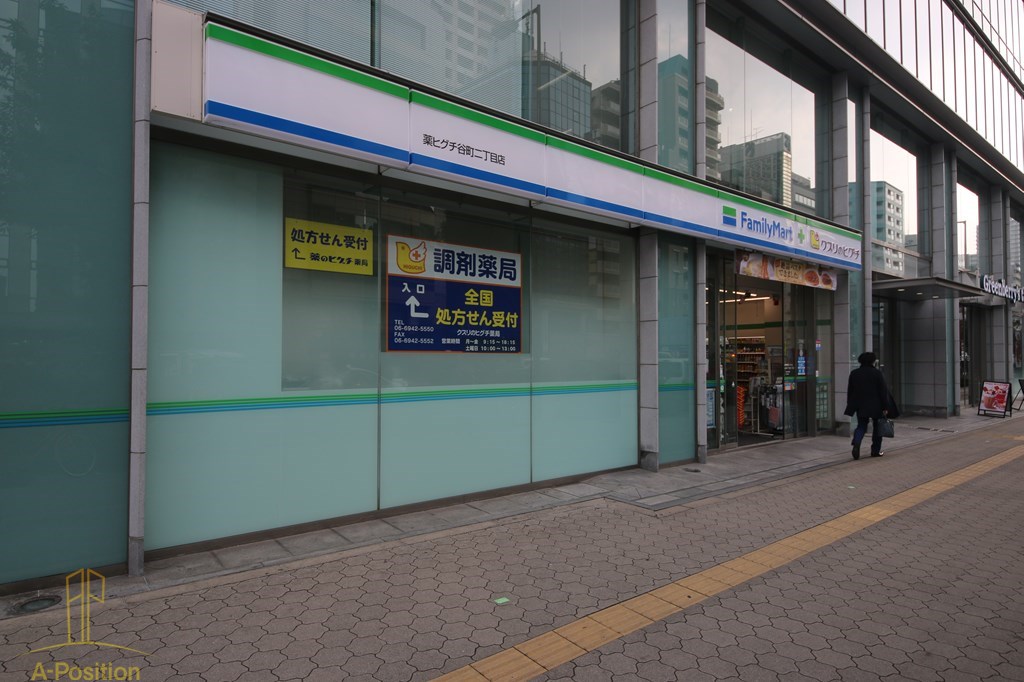 コンビニ　ファミリーマート 薬ヒグチ谷町二丁目店（コンビニ）まで398m