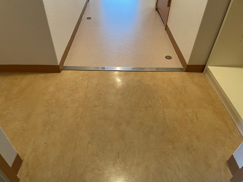 玄関　玄関には大きめの靴箱がございます。