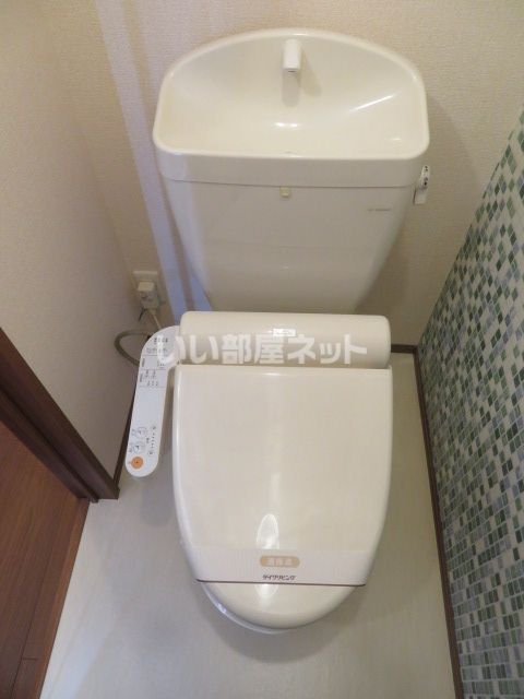 静岡鉄道静岡清水線 長沼駅 徒歩9分 3階建 築15年のトイレ写真