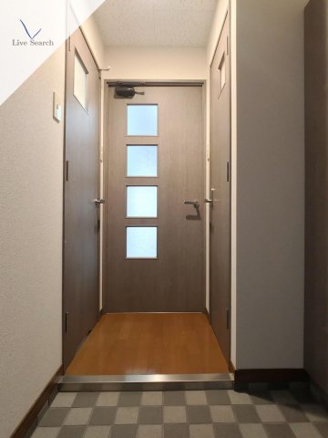 ロイヤル天神東の玄関写真
