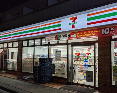 コンビニ　セブンイレブン 横浜六角橋2丁目店（コンビニ）まで526m