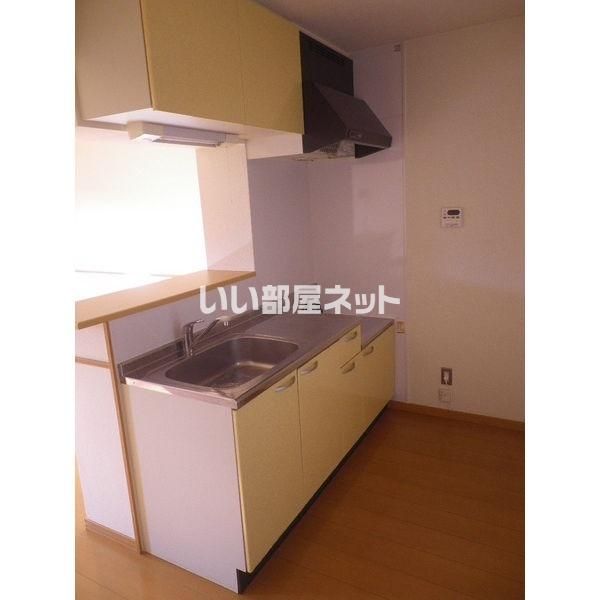ＪＲ宇都宮線 宇都宮駅 バス乗車時間：30分 最寄りバス停で下車 徒歩8分 3階建 築22年のキッチン写真