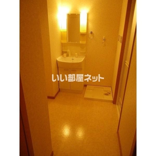 ＪＲ宇都宮線 宇都宮駅 バス乗車時間：30分 最寄りバス停で下車 徒歩8分 3階建 築22年の内装写真