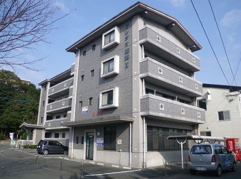 建物外観　篠栗町でお部屋を探される際は、トーマスリビング粕屋店へお気軽