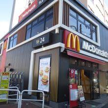 飲食店　マクドナルド 落合店（飲食店）まで858m