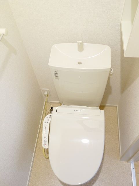 湘南新宿ライン高海 井野駅 徒歩49分 2階建 築12年のトイレ写真