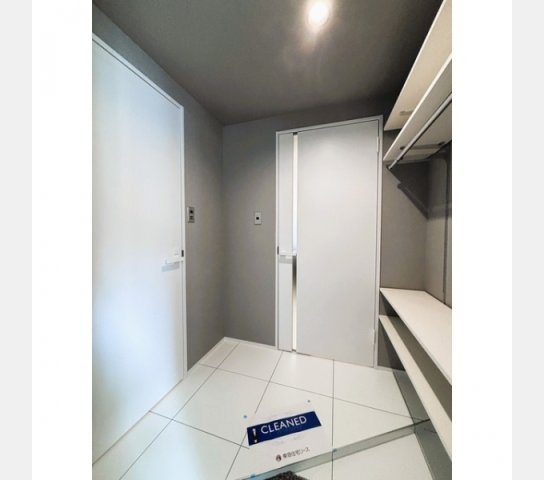 玄関　※別部屋の参考写真です。