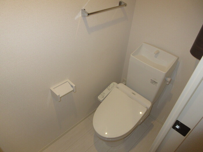 都営三田線 西台駅 徒歩6分 3階建 築5年のトイレ写真