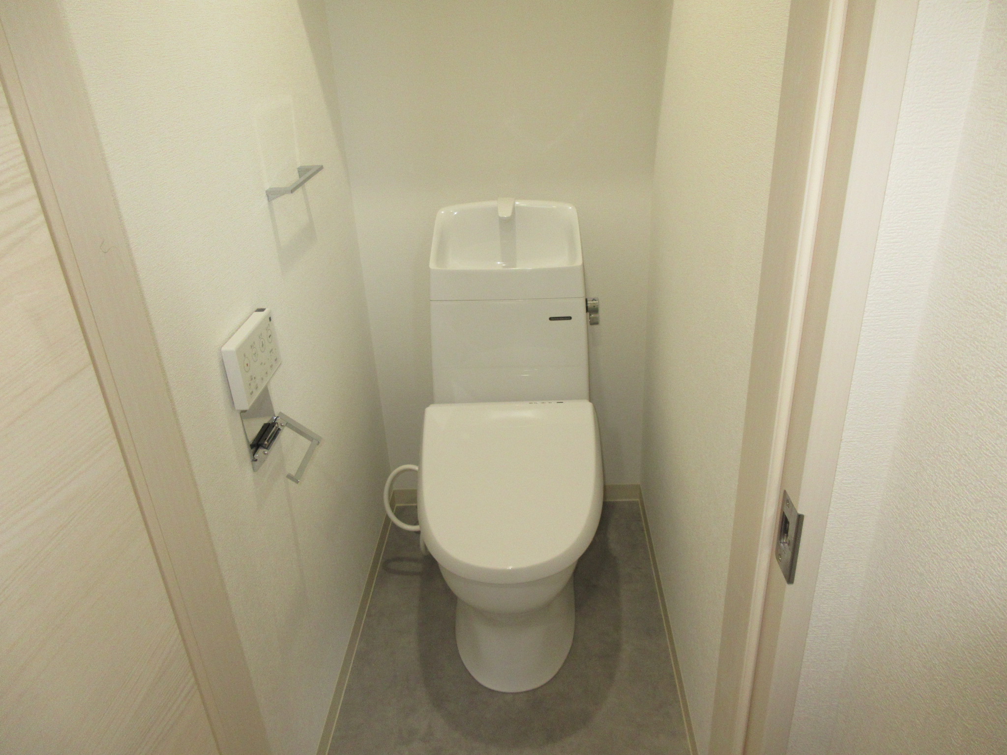 ＪＲ関西本線 平野駅 徒歩8分 4階建 築1年のトイレ写真