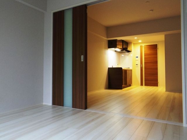 居室・リビング　※別部屋の参考写真です。