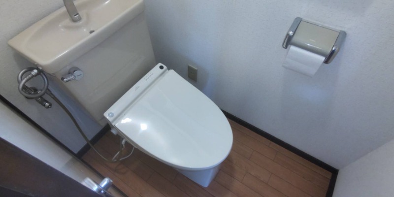 京急本線 梅屋敷駅 徒歩9分 3階建 築34年のトイレ写真