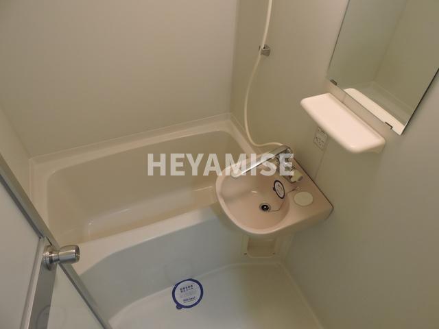 バス・シャワールーム　同間取り、別号室の写真となります。