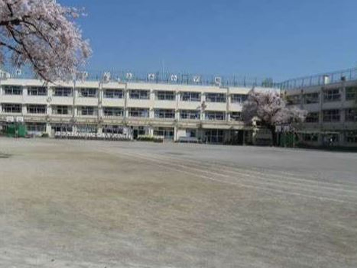 小学校　世田谷区立弦巻小学校（小学校）まで474m