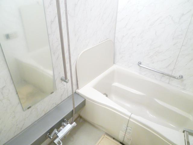 収納　同じ建物の違うお部屋の写真です