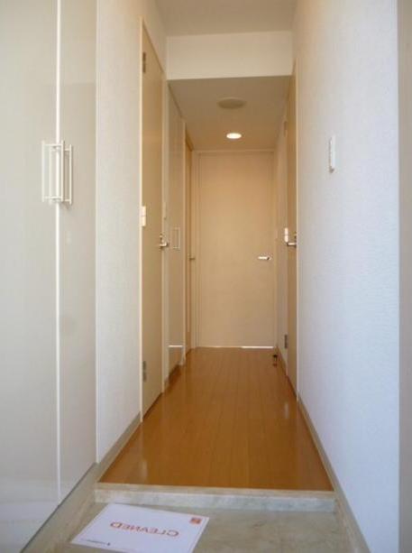洗面設備　同じ建物の違うお部屋の写真です