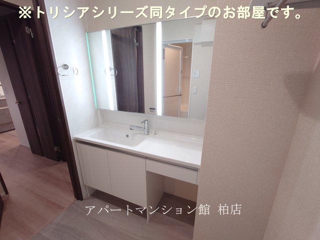 洗面設備　同施工会社、同型タイプです／※現況優先