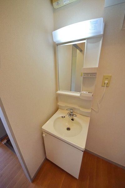 洗面設備　※別部屋のイメージ写真です。