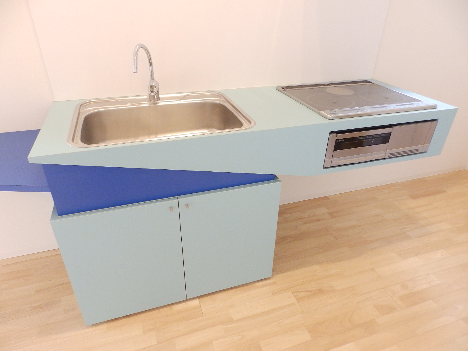 キッチン　カラフルです