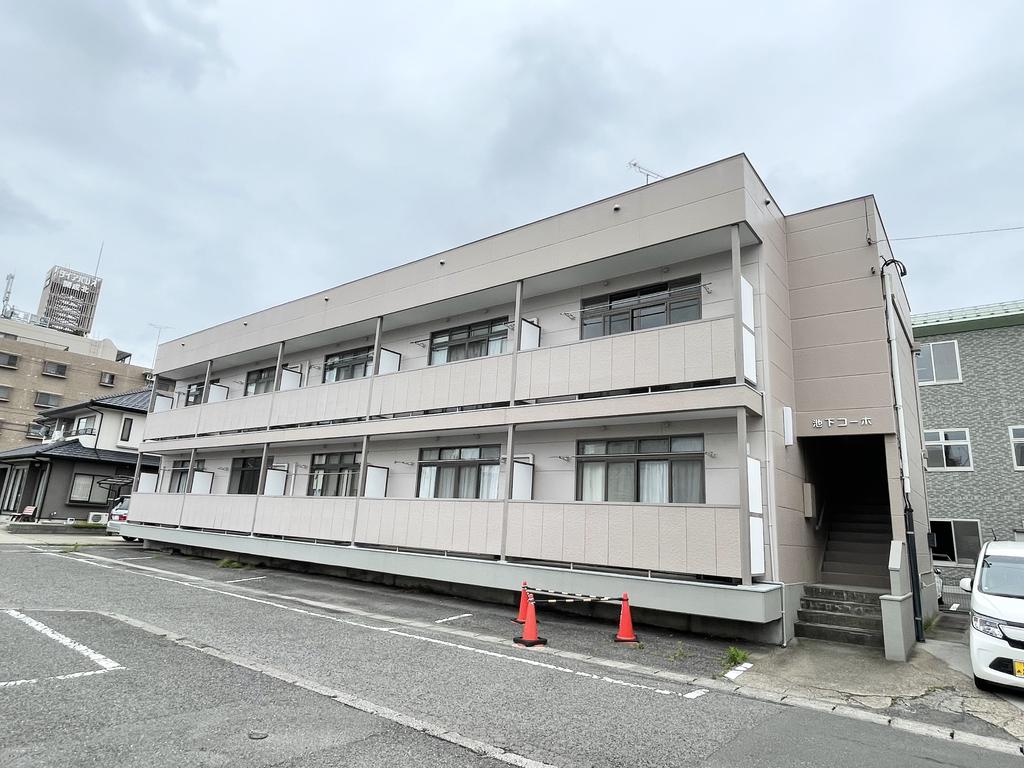 郡山市桑野のマンションの建物外観