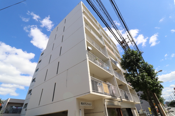 市川マンションの建物外観