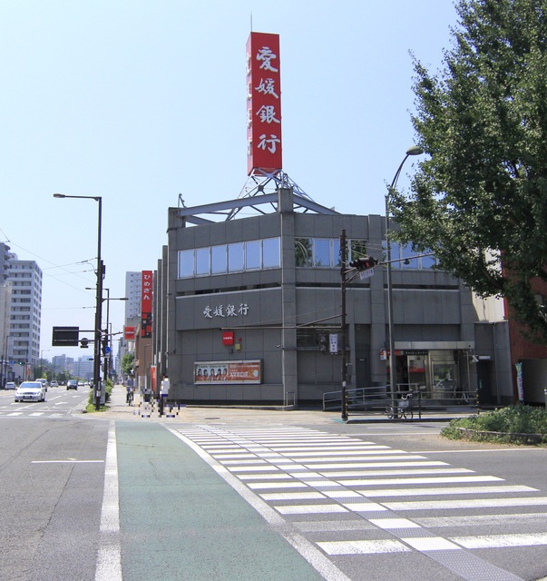 【松山市松前町のマンションの銀行】