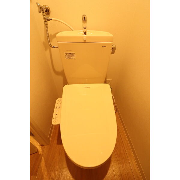 トイレ　あったらうれしいウォシュレット付き♪